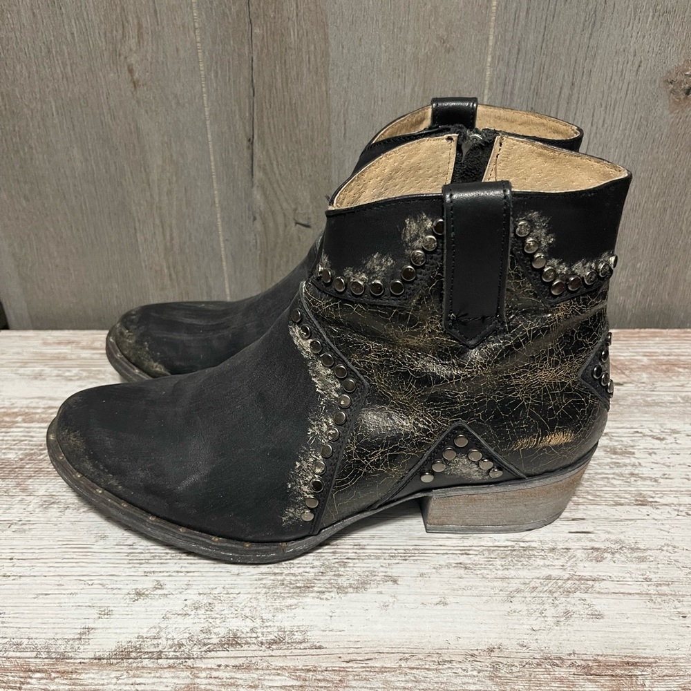 Circle G Black Studded Ankle Boots - Picture 3 of 7